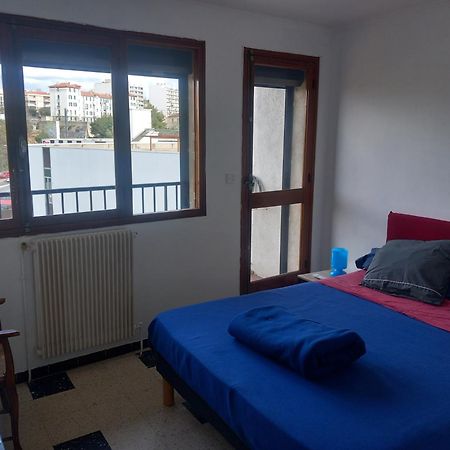 Chambre B1 Dans Un Appartement En Colocation Marseille Luaran gambar