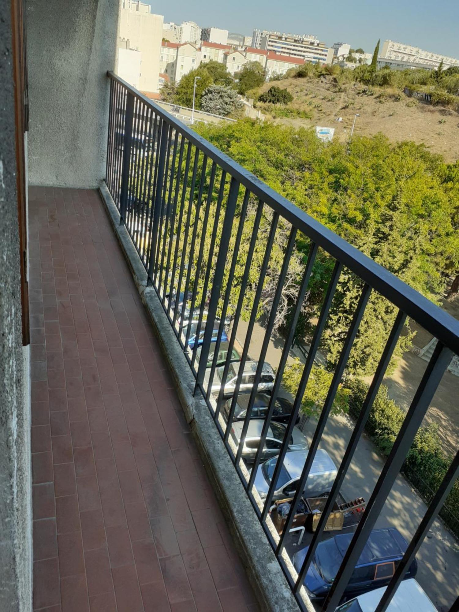 Chambre B1 Dans Un Appartement En Colocation Marseille Luaran gambar